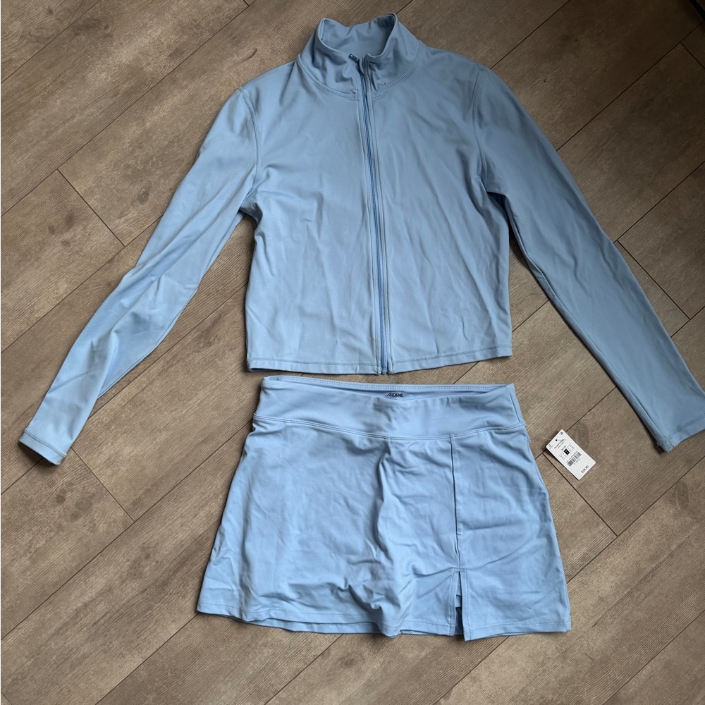 Athletic set - large top med bottom